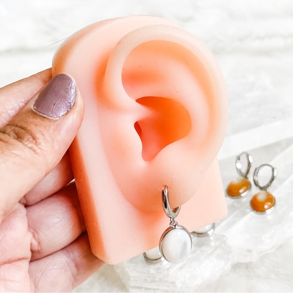 ✨Shell Earring Hoops✨ - Picture 2 of 5